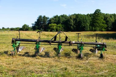 Toprak ekimi için saban, bir traktör için. Ekipman.