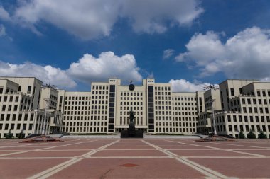 Beyaz Rusya Cumhuriyeti Hükümeti 'nin Beyaz Rusya' nın Minsk kentinde yer almaktadır..