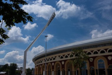Şehirdeki stadyum binası. Spor konsepti