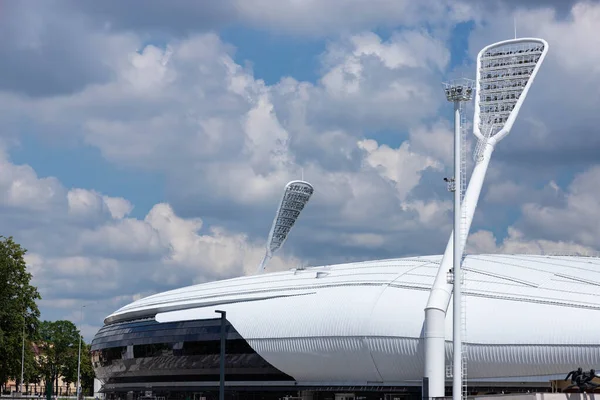 Şehirdeki stadyum binası. Spor konsepti