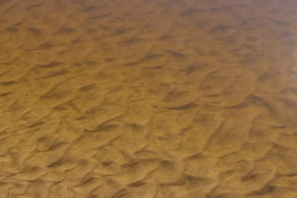 Фон Речного Песка Водой Волновыми Отложениями — стоковое фото