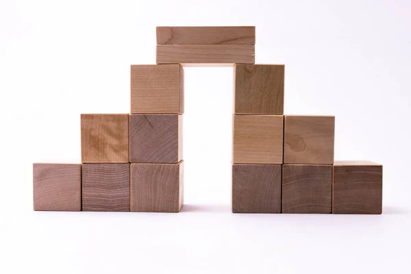 木制玩具立方体在白色上隔离 — 图库照片