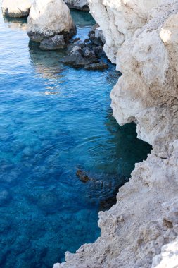 Denizin arka plan yüzeyi. Temiz su.