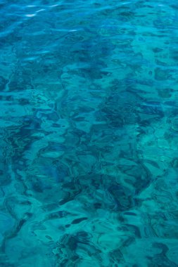 Denizin arka plan yüzeyi. Temiz su.