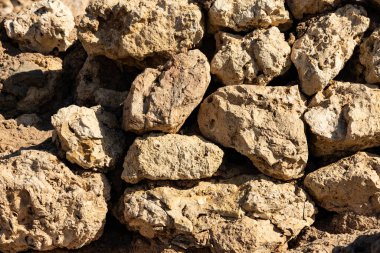 Eski ve yıpranmış büyük taş bloklar duvar dokusu