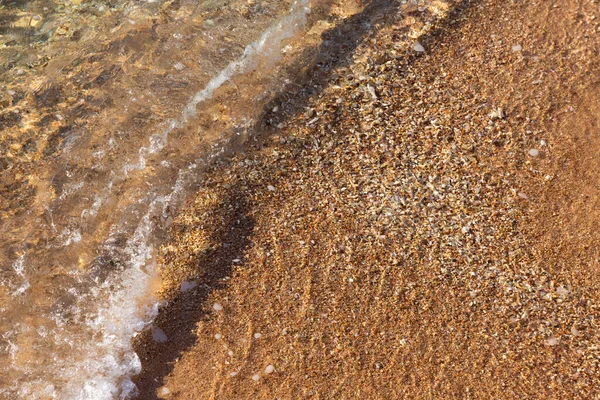 Kumlu Sahilde Denizin Yumuşak Dalgası — Stok fotoğraf