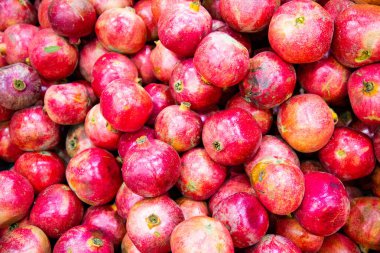 Bir grup nar meyvesi. Nar yakın plan, arkaplan