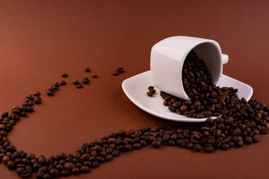 Kahve dolu kahve çekirdeği..