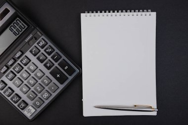 İş yeri ve iş eşyalarının çalışma masası