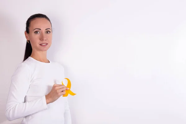 Narancssárga Szalag Női Kézben Leukémia Tudatosság Egészségügyi Gyógyászati Koncepció — Stock Fotó