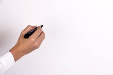 İşaretleyici beyaz üzerine izole edilmiş bir kadın el yazısı, kopyalama alanı