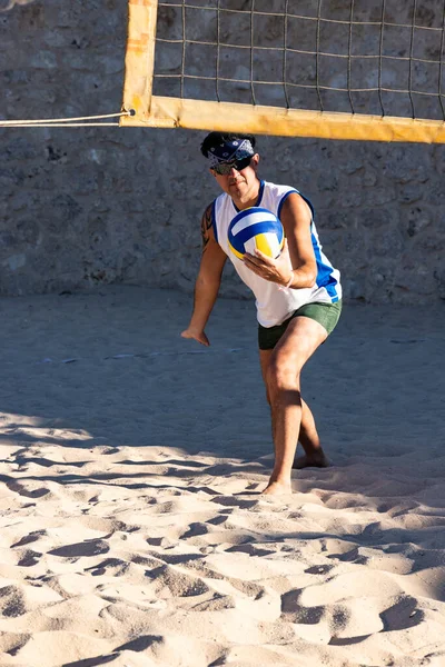 Sharm Sheikh Єгипет 2019 Людина Волейбольному Майданчику Ячем Пляжний Волейбол — стокове фото