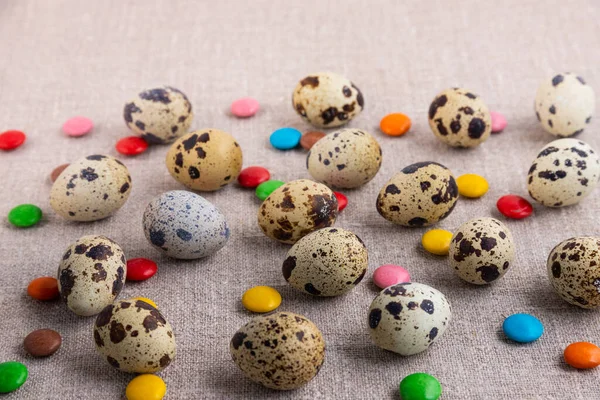 Composición Pascual Con Los Huevos Sobre Superficie Lino Tarjeta Blanca — Foto de Stock