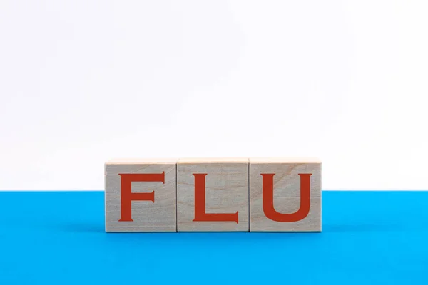Iscrizione Flu Cubi Legno Sfondo Blu — Foto Stock