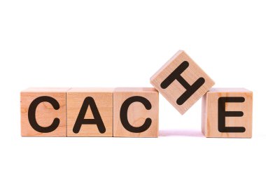 Sözcük Önbelleği hafif arkaplanda tahta bloklara yazılır.