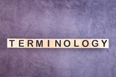 Kelime Terminolojisi Gri arka planda ahşap yapı taşlarıyla yapılır