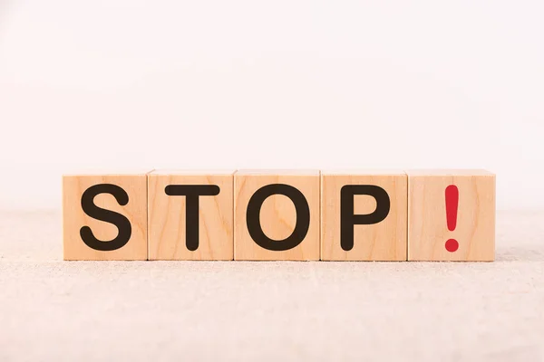 Stopp Wortkonzept Geschrieben Auf Einem Hellen Tisch Und Hellem Hintergrund — Stockfoto