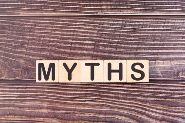 MYTHS kelime ahşap yapı taşlarından yapılır