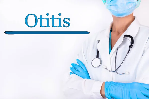 穿着便服的医生 背景浅薄 文字为Otitis 医疗概念 — 图库照片