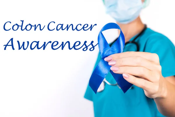 ダークブルーのリボン 結腸がんの認知度 医療と医療の概念 — ストック写真