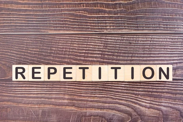 Kata Repetition Dibuat Dengan Balok Bangunan Kayu — Stok Foto