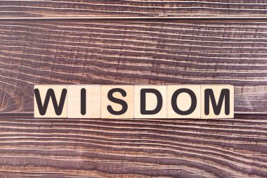 Bilgelik kelimesi ahşap yapı taşlarından yapılır