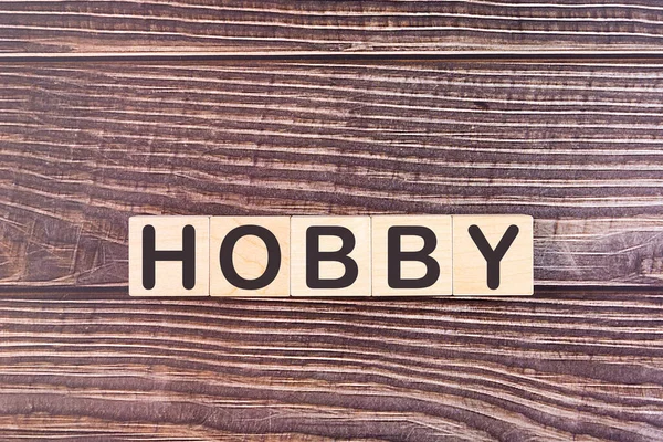 Tahta Bloklara Ahşap Bir Arka Planla Yazılmış Hobby Kelimesi — Stok fotoğraf