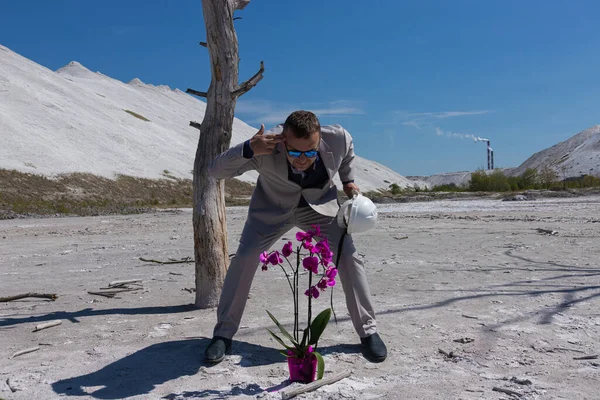 Businessman Has Crept Plant Industrial Zone Protects Orchid Flower Ecological — Stock Photo, Image