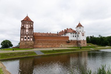 Beyaz Rusya 'daki eski MIR Kalesi' nin muhteşem manzarası.