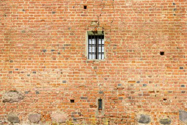 Eski Avrupa kalesi MIR 'in etrafındaki duvar. Taş duvar arkaplanı.