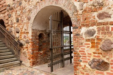 Avrupa kalesi MIR 'in antik kale duvarı.