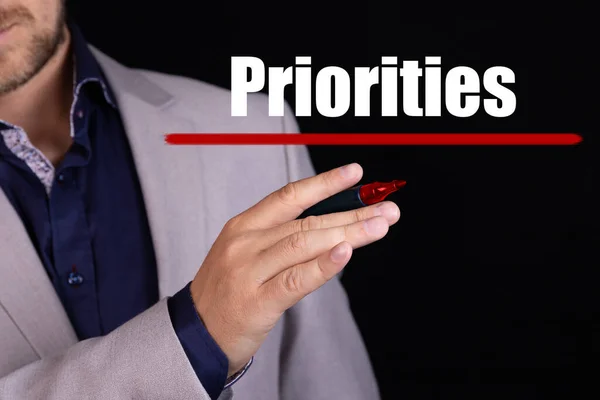 Prioriteiten Tekst Geschreven Door Zakenman Hand Met Marker Bedrijfsconcept — Stockfoto