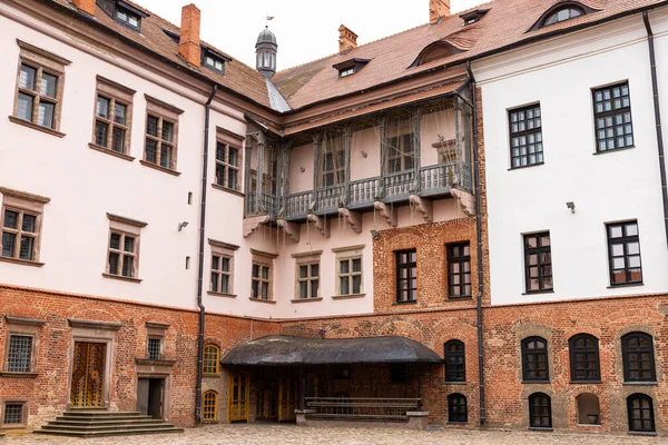 Well Kept Courtyard Ancient European Castle Mir — Stock Photo, Image