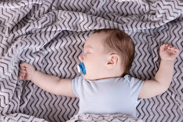 Adorable Bebé Durmiendo Relajado Extendido Cama Los Padres — Foto de Stock