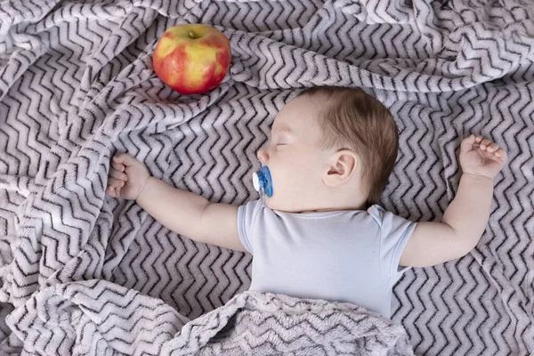 Adorable Baby Red Apple Sleeping Relaxed Sprawling Parents Bed — Stock Photo, Image