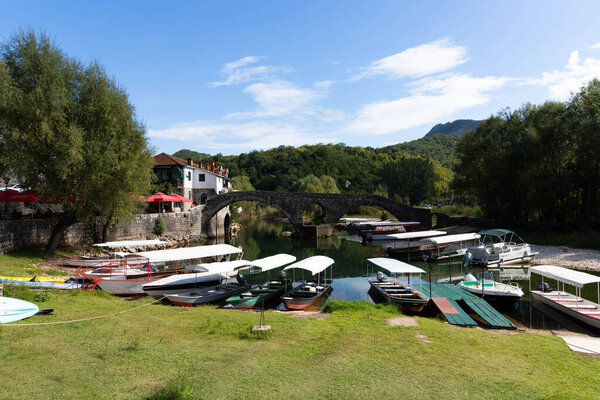 Река Црноевич - город в Черногории на одноименной реке или Черной реке, недалеко от берега озера Скадар..