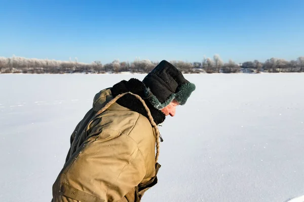 Moscú Rusia Febrero 2021 Hombre Ermitaño Solitario Invierno Cruza Río — Foto de Stock