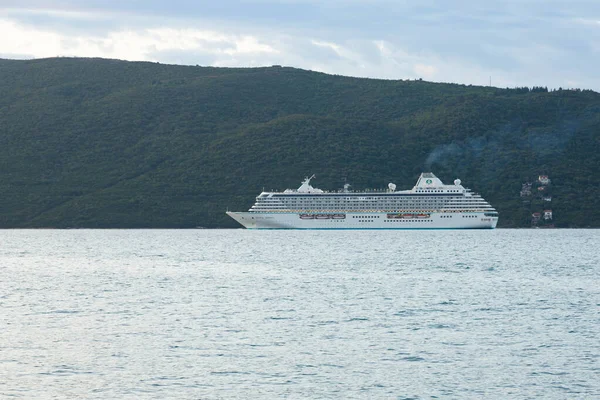Bay Kotor Černá Hora Října 2020 Plavební Loď Crystal Serenity — Stock fotografie