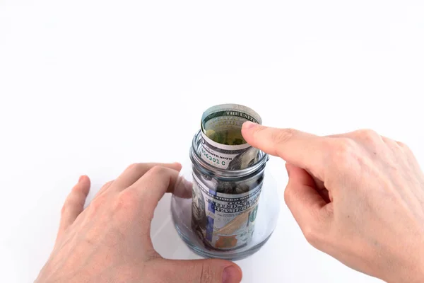 手の折り紙アメリカの100ドル札ガラス瓶の中のお金 預金を作るための概念 お金を節約 白地だ スペースのコピー — ストック写真