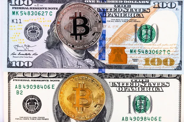 Platino Bitcoin Oro Sullo Sfondo Banconote Cento Dollari — Foto Stock