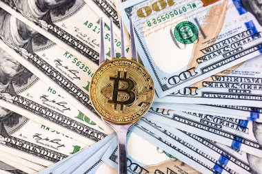 Yüz dolarlık banknotlarda altın bitcoin