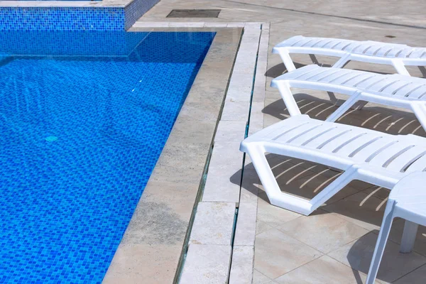 Piscine Avec Échelle Bleue Pour Descente Ascension Dans Eau Les — Photo