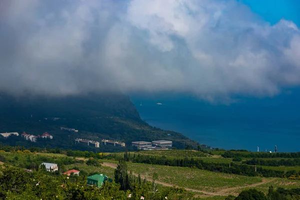 Monte Ayu Dag Com Nuvens Fundo Mar Negro Início Manhã — Fotografia de Stock