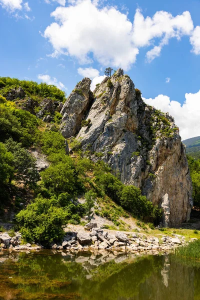 Röd Klippa Klippa Gurzuf Dalen Krim Halvöns Södra Kust Belägen — Stockfoto