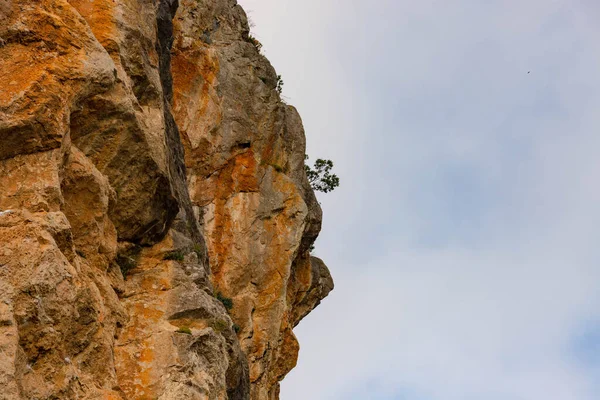 Roter Stein Ist Ein Stein Aus Rosa Gelb Marmoriertem Kalkstein — Stockfoto