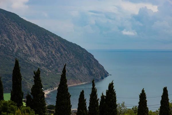 Όρος Ayu Dag Στο Φόντο Της Μαύρης Θάλασσας Νωρίς Πρωί — Φωτογραφία Αρχείου