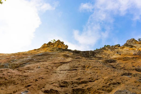 Rojo Piedra Roja Una Roca Piedra Caliza Mármol Amarillo Rosado — Foto de Stock