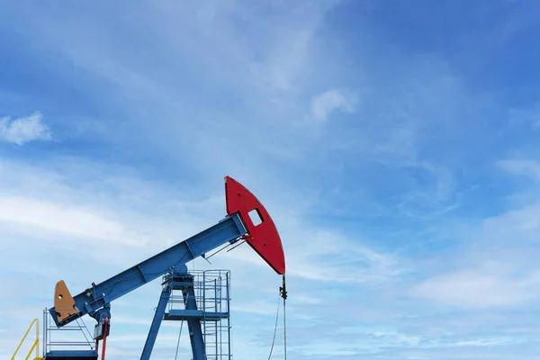 Ölindustrie Ölplattformen Ölpumpen Vor Blauem Himmel Mit Wolken Kopierraum — Stockfoto