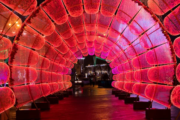 Ano Novo Decorações Natal Rua Forma Túnel Néon Espaço Cópia — Fotografia de Stock