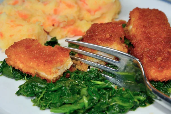 Balık, ıspanak ve patates
